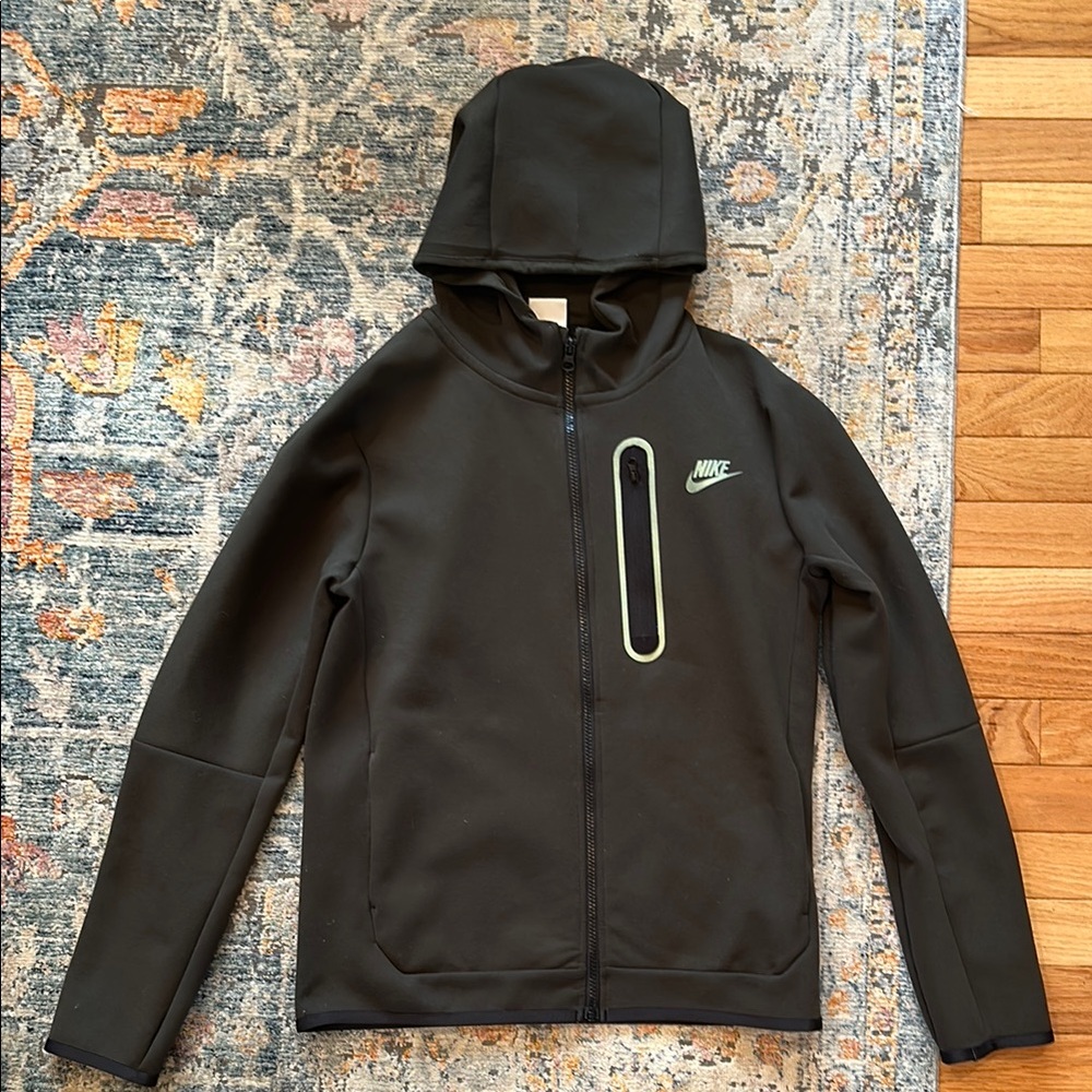 Nike Black Hooded Jacket with Zip Pocket